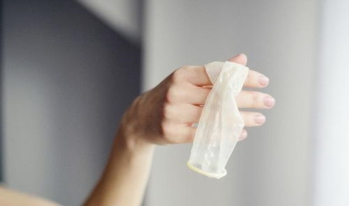 男女都该了解 避孕套有3个 副作用 ,使用的时候要注意了