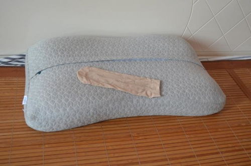 睡觉时,在枕头底下放个丝袜真厉害,真不是迷信,都看看吧