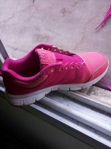 粉红色的鞋子配什么颜色的鞋带 