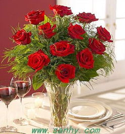 红玫瑰瓶插花