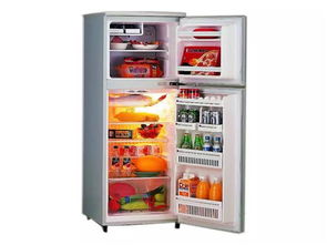 在使用冰箱时，要注意不要把食物放得太紧，以免冰箱过度运转 