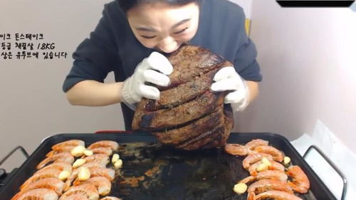 韩国美女吃煎牛排,直接整块的啃,太过瘾了 
