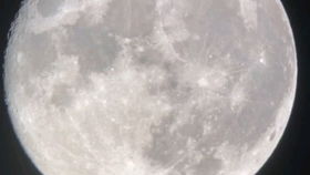 天文望远镜观测月球