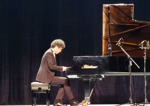 16岁少年钢琴家雷羽大连音乐会落幕