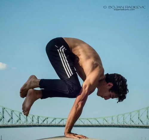 男生练瑜伽也有减肥效果,不仅能强身健体,还能提升个人魅力