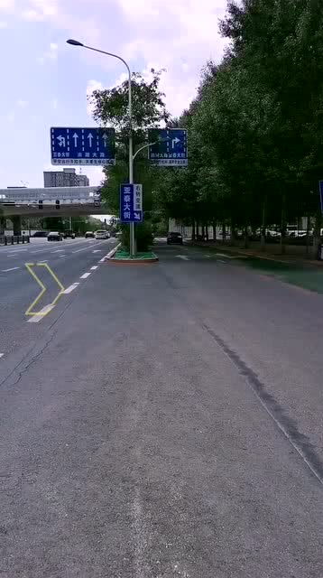 开车右转变道常识 