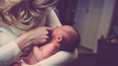 沉睡液氮小女婴一出生就27岁 只比妈妈小18个月