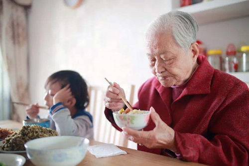 子女高贵老人遭罪 ,六旬老人的感慨,揭开多少隔辈带娃的无奈