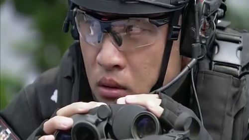 特警力量 赵小黑失去射杀歹徒最佳时机,当狙击手怎么能犹豫呢 