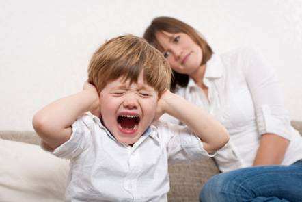 小孩脾气暴躁 小孩发脾气暴躁易怒的原因