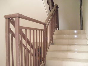 楼梯扶手的高度(楼梯扶手高度标准尺寸是多少)