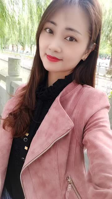 为什么女人拍视频喜欢挑头发(为什么女生的头发视频)