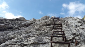 高山仰止，景行行止——深入解读高山仰止的含义，高山仰止 的意思解释