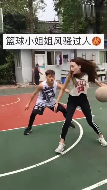 会打篮球的女子不一般 