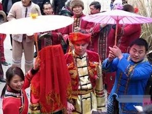 一起看过来 中国各民族的婚礼服装大汇总,你最喜欢哪个 