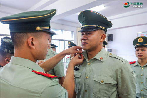 退伍季 武警退役老兵泪别军营光荣返乡