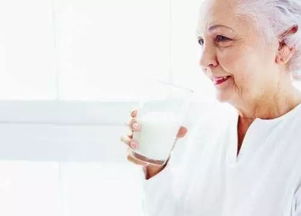 老年人不宜喝酸奶吗(老年人不宜喝酸奶吗知乎)