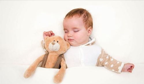 10个月宝宝每晚要吃两三次夜奶,怎样才能让孩子整晚睡觉呢