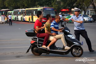 西安严查闯红灯 