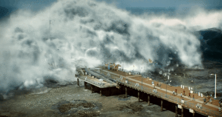 如果来袭海啸海浪有50米高,人们是跑向内陆好,还是扎进水里