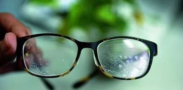 戴眼镜的这几大禁忌,眼镜坏了不都是因为质量问题