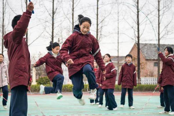 江苏睢宁 花样少年 绳 采飞扬