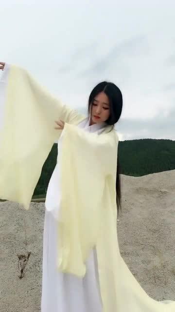 女生穿汉服真的有那么好看吗(女孩穿汉服好看吗)