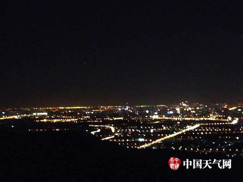 八大处俯瞰北京夜景 灯若繁星夜色迷人 