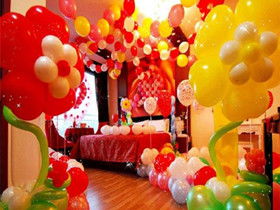 怎样气球布置婚房简单漂亮(如何用气球装饰新婚房间)