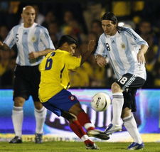南美世预赛：巴西vs阿根廷前30分钟11次犯规，成近13年第4多！