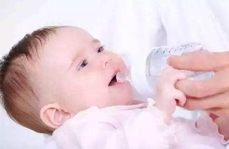 婴儿吃奶时间长？宝宝吃母乳时间长了好吗