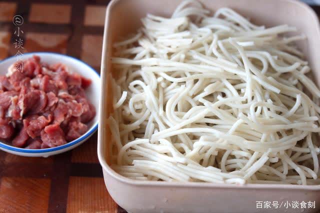 湖北这种 臭味 米粉,能当菜也能当饭,和猪肉一起炒,越吃越香