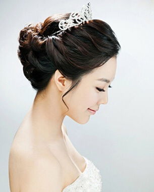 简单优雅的韩式新娘盘发发型推荐 