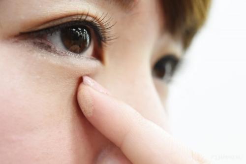 日本canmake睫毛增长液经常不小心涂在眼皮上,眼皮会长毛吗 简直害怕到哭泣. 