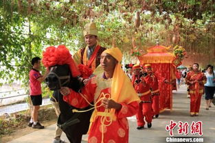广东惠州举办传统民俗集体婚礼 