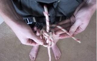户外攀岩运动中几种八字绳结的打法