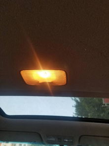 车内后排顶灯开关坏了一直亮,有没有其他办法关掉 