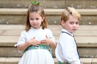 夏洛特公主参加婚礼向大众送上飞吻,却发生了一段很萌的小插曲