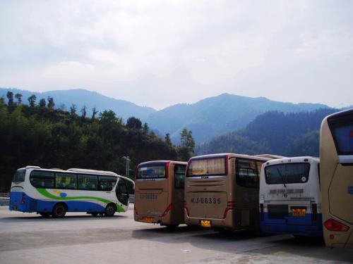 旅游大巴车停车位尺寸 (大巴车停车场设计标准要求)