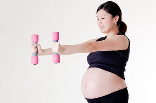怀孕大肚子做疯狂运动要生了(应当怎么运动有助生产)