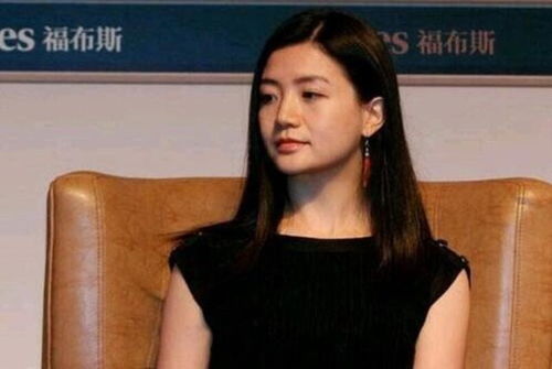 中国最美女富豪 颜值超高,身价百亿 人生简历完美近乎开挂