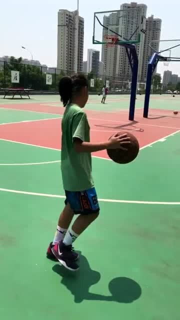 如何教孩子打篮球防守,如何教孩子打篮球防守视频