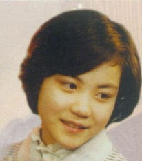 王菲16岁处女作唱片封面曝光 婴儿肥甜美短发 