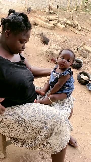 非洲干女儿都两个半月大了,结果爸爸都还不会叫,跟我们国内的宝宝没法比 
