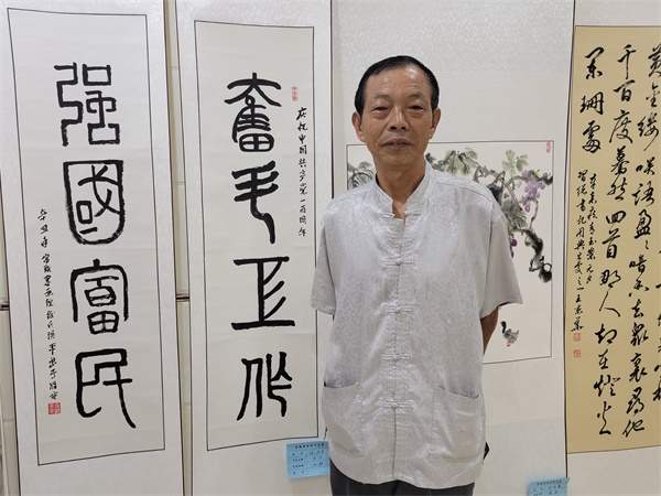 淮安市谭艺画廊书画展充分体现群众性