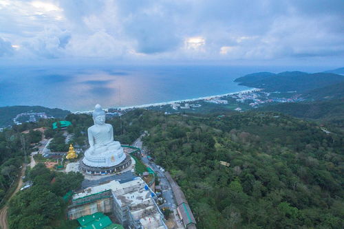 采菊东篱下悠然不见南山的南山在哪 