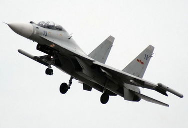 中国歼 16战机配备国产发动机 载弹量远超苏 30