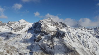 庐山——自然造化的奇景画卷，描写卢山的词语有哪些