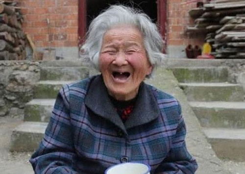 陕西90岁老太太多次拒绝上户口,临终前找出一张旧照,惊动政府