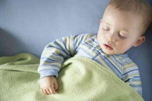 原创新生儿这3个睡姿，可能会影响宝宝颜值，让宝宝越睡“越丑”